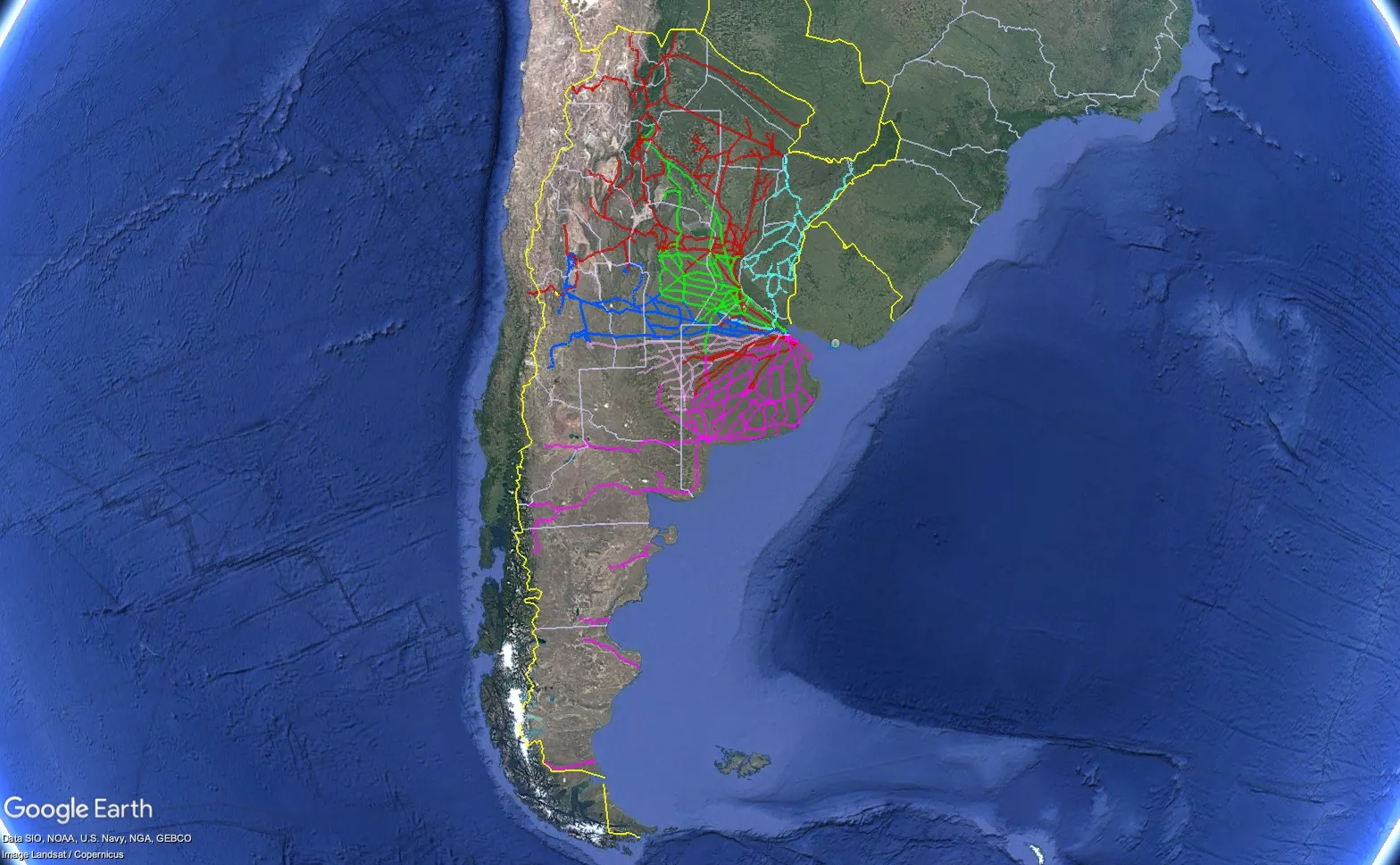 Captura de Ferromapas abierto en Google Earth, con las líneas ferroviarias dibujadas sobre el relieve